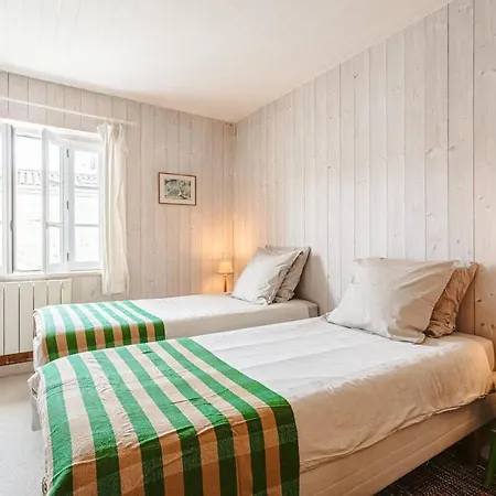 Charming Fisherman's In Ars En Re * Арс-эн-Рэ